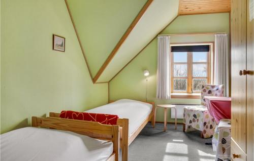 Postel nebo postele na pokoji v ubytování Gorgeous Home In Dannemare With House A Panoramic View
