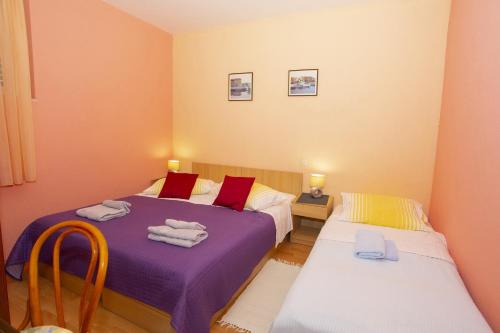 Apartments with parking space Makarska - 20626