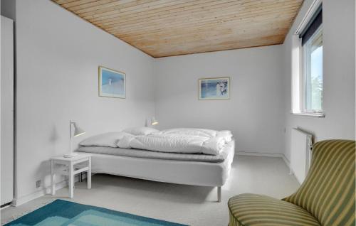 Ένα ή περισσότερα κρεβάτια σε δωμάτιο στο Awesome Home In Faaborg With Wifi