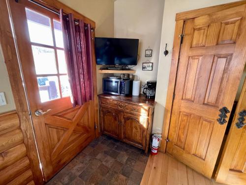 EML Cabin #8 – Photos 5