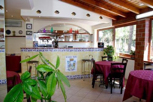 Restoran ili neka druga zalogajnica u objektu Mediterraneo Residence