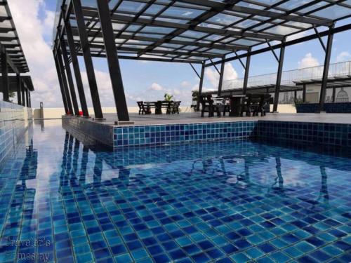 Hồ bơi trong/gần FREE WI-FI Travelers Homestay SitiawanThe Venus Apartment