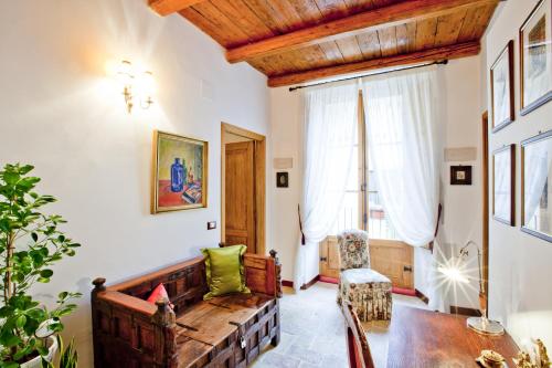 a living room with a couch and a table at B&B Il Marchese Del Grillo in Sulmona