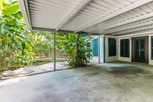 Tropical Oasis By the Bay – Photos 3