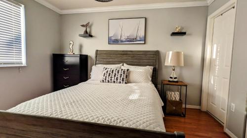 Gallery image of Luxurious Home, Accommodating Two Master Bedrooms with great amenities. in Tamiami