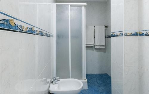 a bathroom with a shower and a toilet and a sink at Gorgeous Apartment In Puente De Genave With Sauna in Puente de Génave