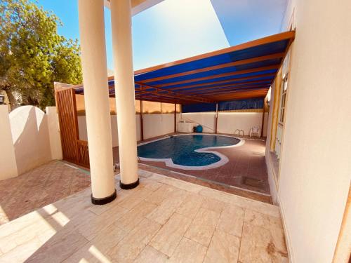 Bazén v ubytování Private Cottage nebo v jeho okolí
