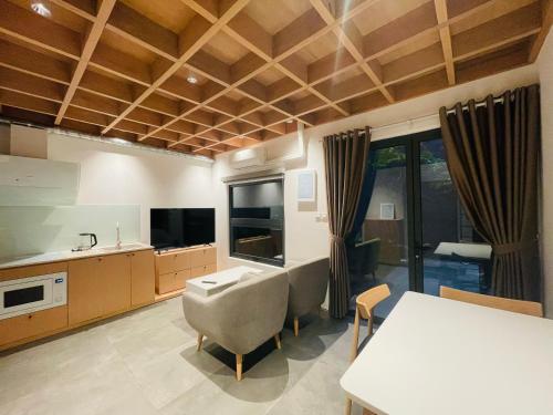 Kuchyň nebo kuchyňský kout v ubytování Casa Amarilla Boutique Apartment