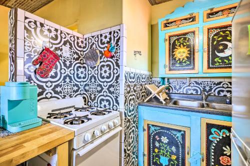 A kitchen or kitchenette at Santa Cruz Vacation Rental with Free WiFi
