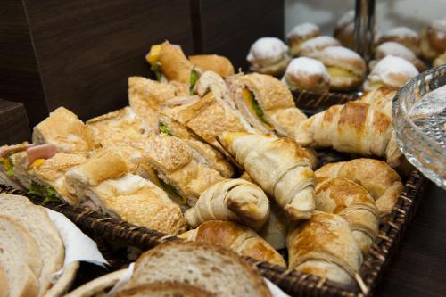 ホテルの敷地内または近くでの食事または食べ物