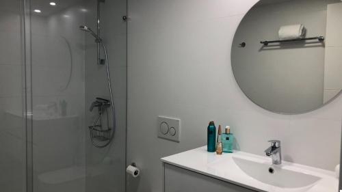 a bathroom with a shower and a sink and a mirror at Apartment Seascape Relax in Finestrat
