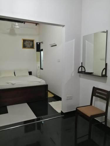 Una cama o camas en una habitación de Ibis