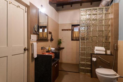 Koupelna v ubytování ama Stays & Trails L'Attitude By The Lake, Kamshet, Pune