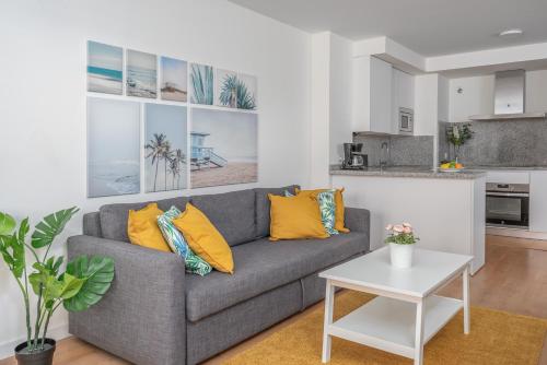 Central couples getaway by Costarentals - Ref 155