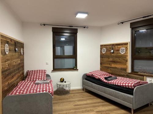 a room with two beds and a window at Aparthotel Waldhorn Wohnung Allgäustyle in Stuttgart