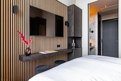 Postel nebo postele na pokoji v ubytování Monument Hotel