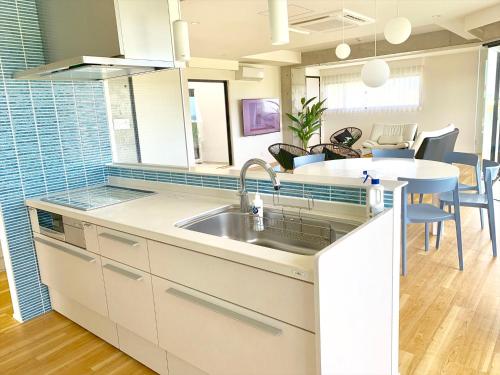 Cuisine ou kitchenette dans l'établissement CONDOMINIUM 紅-BIN-