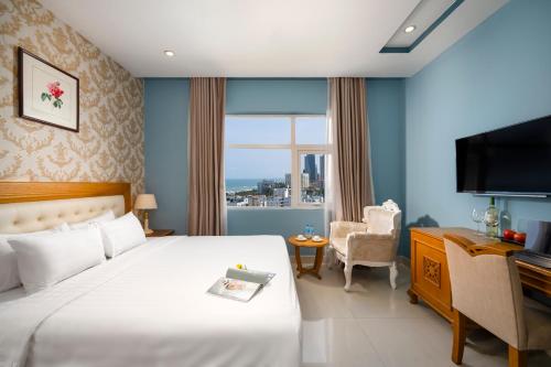 a hotel room with a bed and a television at Royal Family Hotel in Da Nang