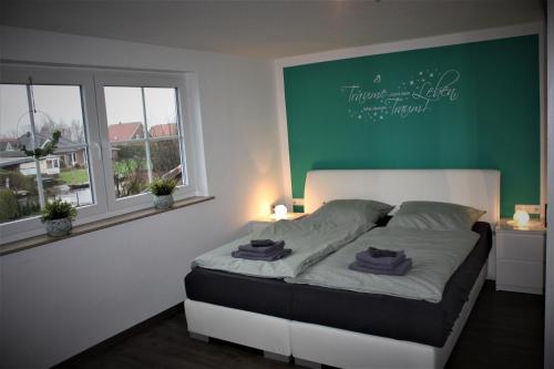 Postel nebo postele na pokoji v ubytování NEU! Ferienhaus Conny mit Badesteg und Ruderboot