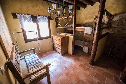 an overhead view of a room with a bunk bed at Casa Rural EL TRULL in Canet lo Roig