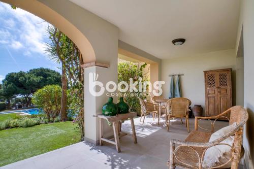 Zahrada ubytování Las Velas I Planta baja en S'Agaró con vista mar y agradable terraza con acceso directo a la piscina