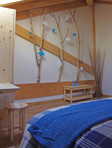 a bedroom with blue birds on the wall at Le Castagne Matte in Stenico