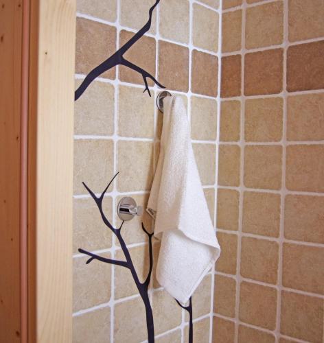 a towel hanging on a towel rack in a bathroom at Le Castagne Matte in Stenico