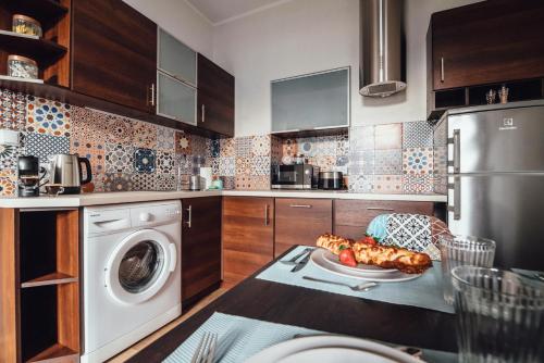 Η κουζίνα ή μικρή κουζίνα στο be HAPPY Apartments