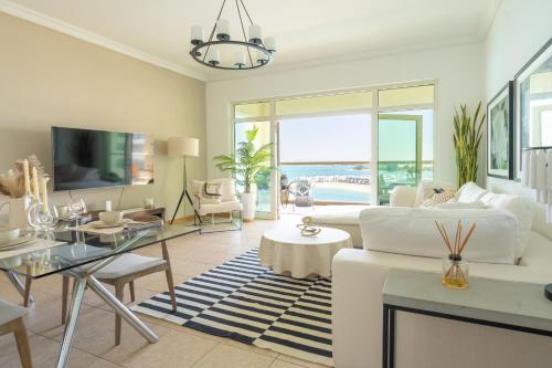 3 Bed FULL Sea View Apartment with beach club access in Palm Jumeirah