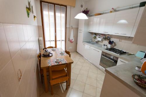 a small kitchen with a small table and a stove at Soggiorno in Valdelsa in Poggibonsi