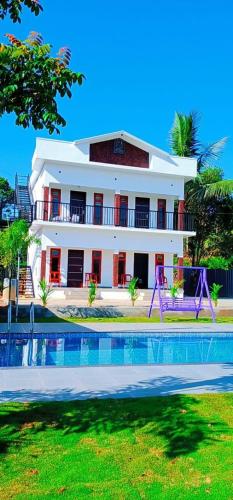 Bazén v ubytování The Lavender Resort Waynad nebo v jeho okolí
