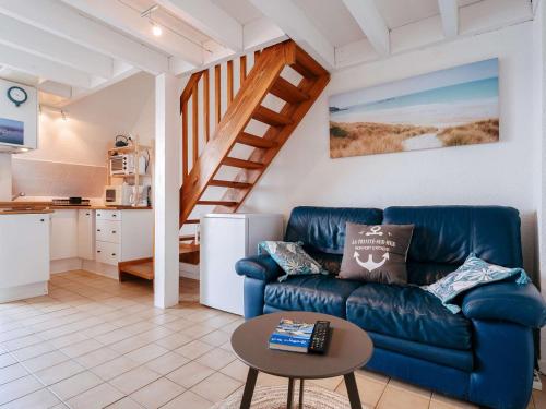 a living room with a blue couch and a table at La Trinité/Mer - Appartement 3 pièces, 5 pers, proche port et plage - FR-1-477-164 in La Trinité-sur-Mer