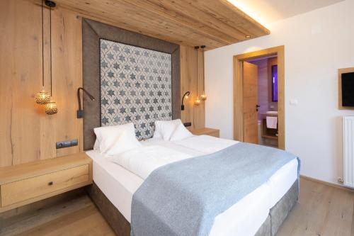 Alpbacherhof Mountain & Spa Resortにあるベッド