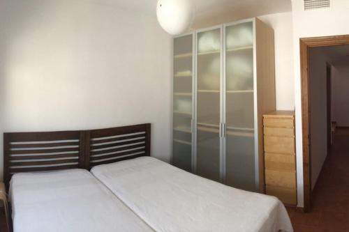 a bedroom with a bed and a glass closet at Mirador La Pita Azul in San José