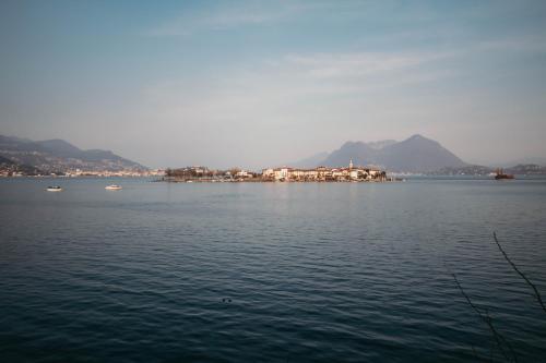 a large body of water with a town in the distance at La casa sull'Isola Pescatori in Stresa