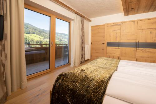 Alpbacherhof Mountain & Spa Resortにあるベッド