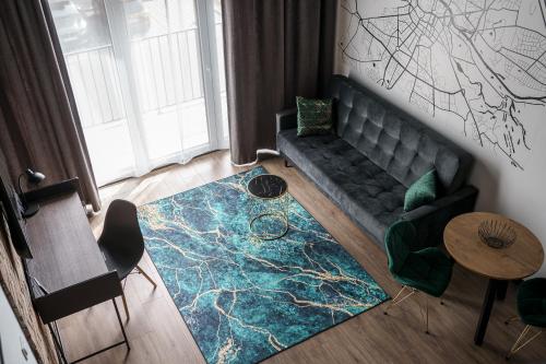 a living room with a couch and a rug at RentPlanet - Apartamenty Zarembowicza II in Wrocław