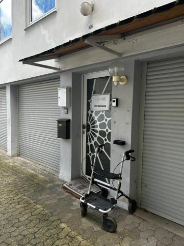 a scooter parked in front of a garage at zentrale Ferienwohnung am Koblenzer HBF - Nah am Rhein in Koblenz