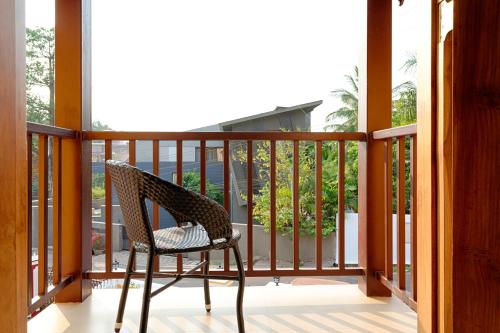 a chair sitting on a balcony with a view at Casa De Monique in Pilerne