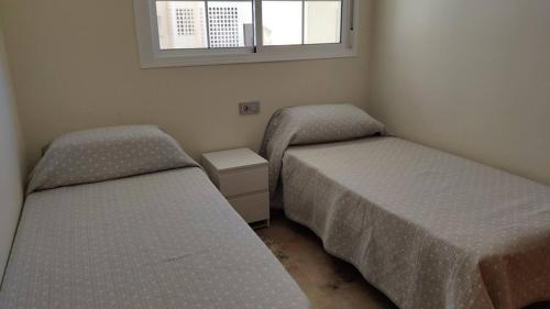 Posteľ alebo postele v izbe v ubytovaní Lovely 2 Bedroom Apartment With Pool