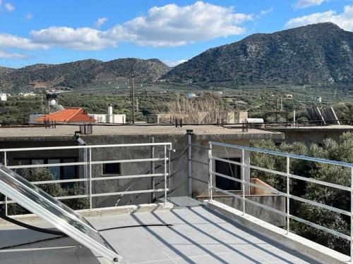 A general mountain view or a mountain view taken from Az apartmant