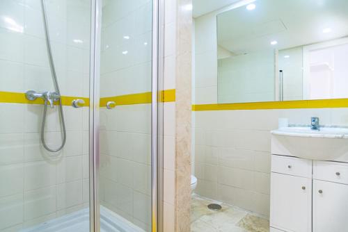 Ένα μπάνιο στο Sunset apartment, front line Mijas Golf