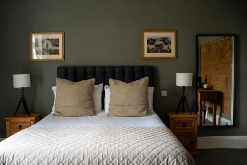 Ein Bett oder Betten in einem Zimmer der Unterkunft The Plough Itchen Abbas