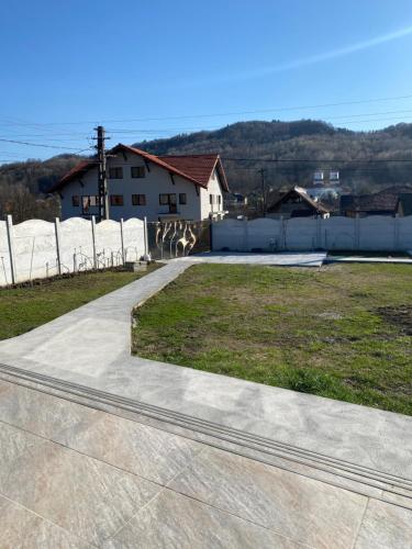 a concrete walkway in front of a fence at Cabana EvAy in Ocnele Mari