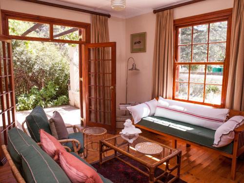 En eller flere senge i et værelse på Daisy Cottage