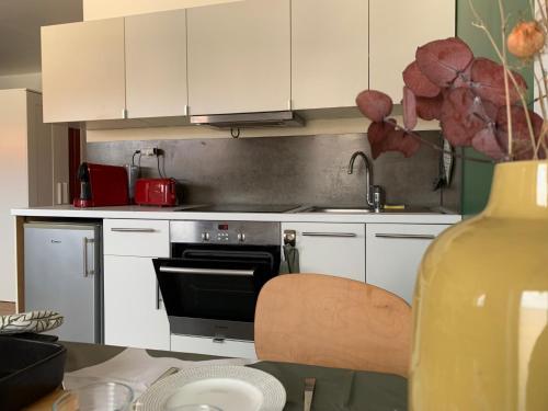 Η κουζίνα ή μικρή κουζίνα στο Le Balcon Rouge