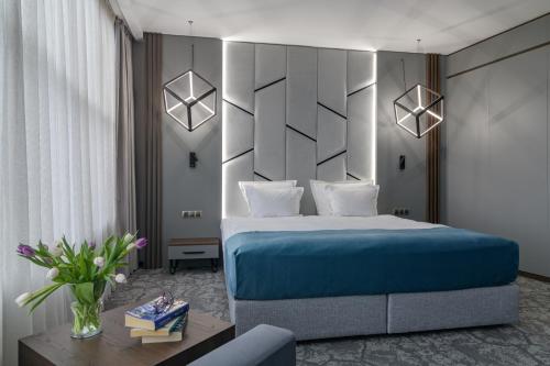 Un ou plusieurs lits dans un hébergement de l'établissement Rosslyn Dimyat Hotel Varna