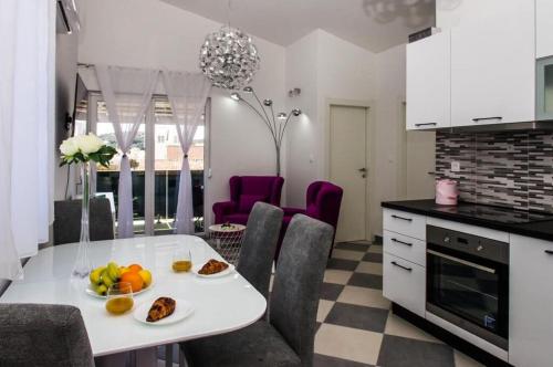 Η κουζίνα ή μικρή κουζίνα στο Apartments Zdeslav