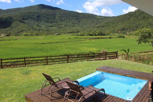 Pemandangan gunung umum atau pemandangan gunung yang diambil dari rumah tamu ini
