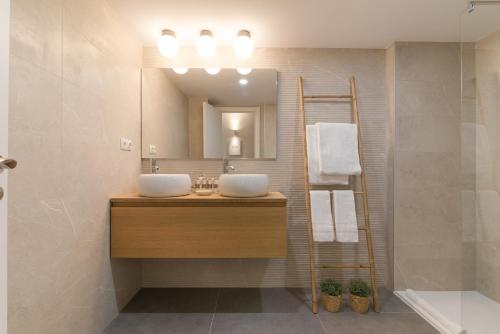 Paseo del Prado I – Studio with Terrace